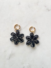 Afbeelding in Gallery-weergave laden, Oorbellen - Daisy (zwart)