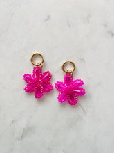 Afbeelding in Gallery-weergave laden, Oorbellen - Daisy (fuchsia roze)