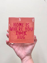 Afbeelding in Gallery-weergave laden, Tegeltje - Apricot - Home is where you ...