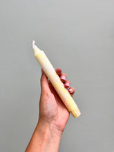 Afbeelding in Gallery-weergave laden, Dinerkaars Marble Geel (met een vleugje roze)