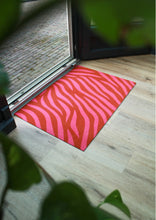 Afbeelding in Gallery-weergave laden, Droogloopmat - Pink Zebra