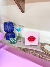 Afbeelding in Gallery-weergave laden, Tegeltje - 3D - Roze - Dikke kus