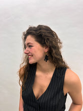 Afbeelding in Gallery-weergave laden, Oorbellen - Daisy (zwart)