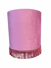 Afbeelding in Gallery-weergave laden, Roze lampenkap met franjes
