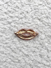 Afbeelding in Gallery-weergave laden, Broche - Kusje