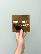 Afbeelding in Gallery-weergave laden, Tegeltje - Goud - Komt goed schatje