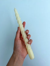 Afbeelding in Gallery-weergave laden, Spiral Candle Egg Shell
