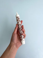 Afbeelding in Gallery-weergave laden, Dinerkaars Panterprint Bruin