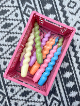 Afbeelding in Gallery-weergave laden, Wavy Candle Ivory