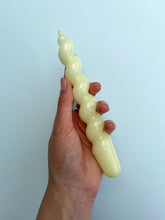 Afbeelding in Gallery-weergave laden, Wavy Candle Ivory