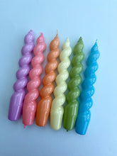 Afbeelding in Gallery-weergave laden, Wavy Candle Ivory