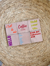 Afbeelding in Gallery-weergave laden, Tegeltje - Roze - HELLO