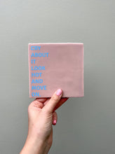 Afbeelding in Gallery-weergave laden, Tegeltje - Roze - Cry about it