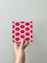 Afbeelding in Gallery-weergave laden, Tegeltje - Roze - Kusjes