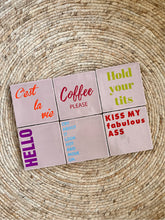 Afbeelding in Gallery-weergave laden, Tegeltje - Roze - Coffee Please