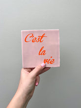 Afbeelding in Gallery-weergave laden, Tegeltjes - Roze - C'est la vie