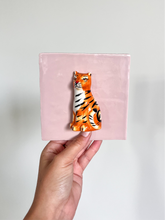 Afbeelding in Gallery-weergave laden, Tegeltje - 3D - Roze - Tijger

