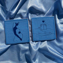 Afbeelding in Gallery-weergave laden, Tegeltje - Blauw - Zwanger
