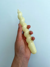Afbeelding in Gallery-weergave laden, Wavy Candle Ivory

